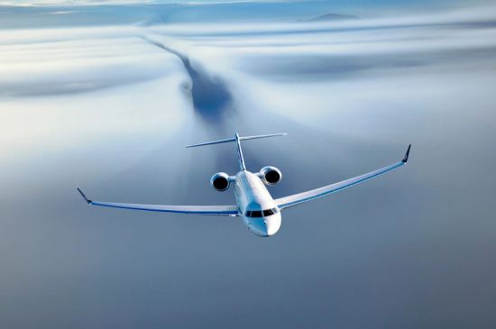 IT-ANÁLISIS: Bombardier inaugura servicio comercial del jet Global 8000